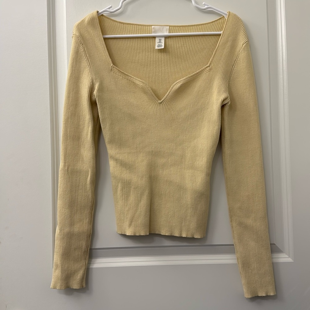 Yellow Ribbed Knit Long Sleeve Top with Sweetheart Neckline – Size M